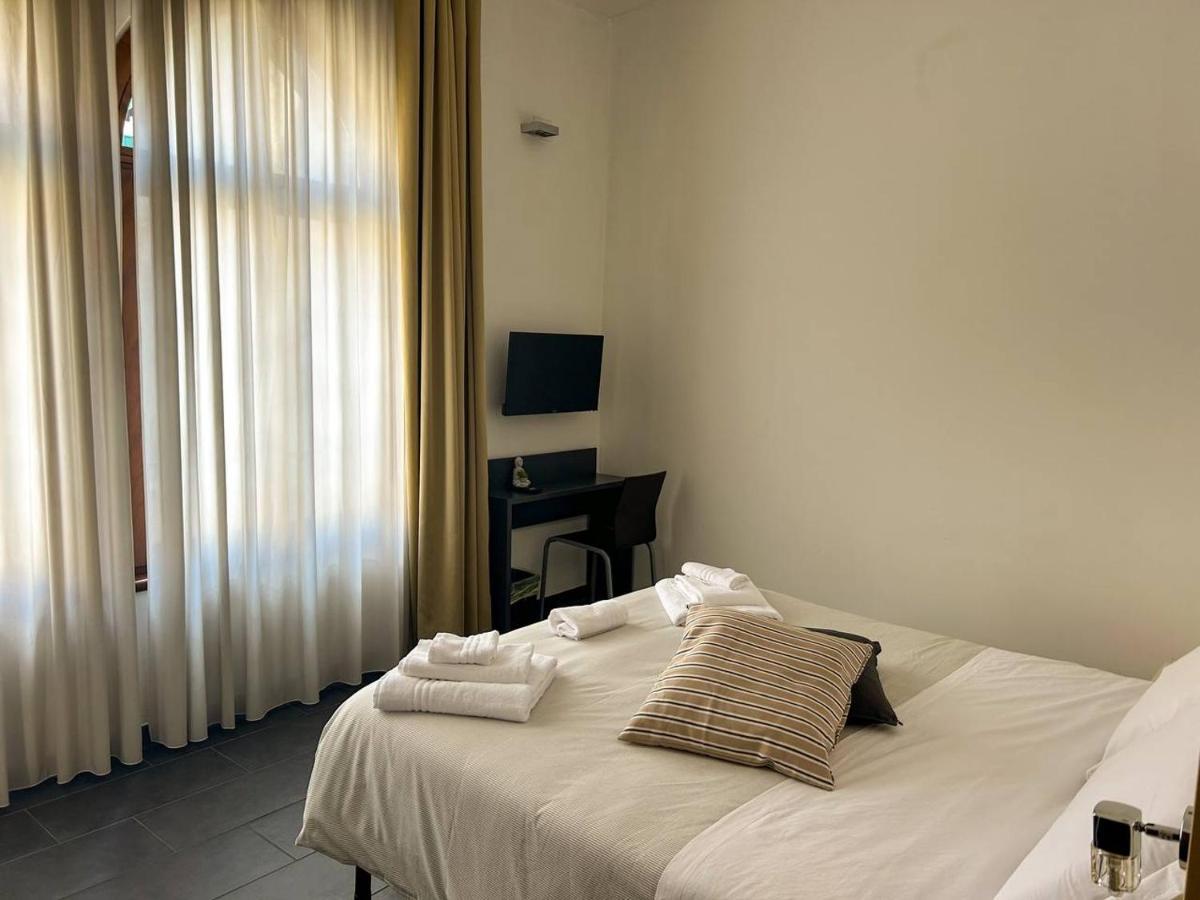 Hotel Al Castello Ferrara Exterior foto