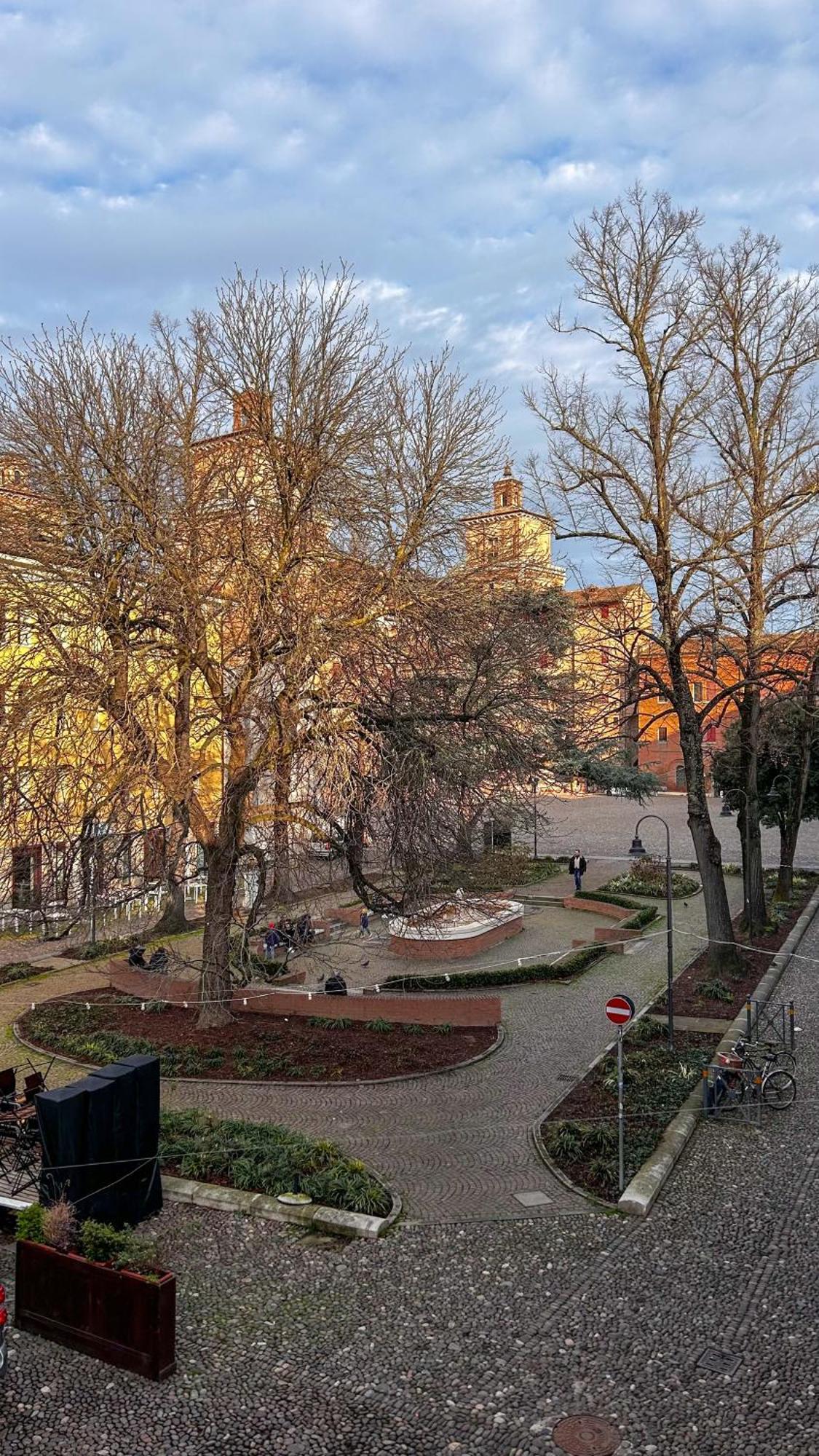 Hotel Al Castello Ferrara Exterior foto